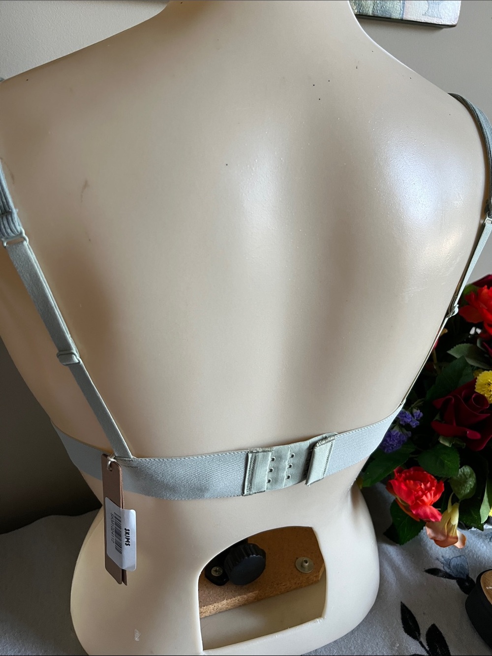SKIMS Ribbed Plunge Bralette in Pale Two-tone Green - Picture 3 of 13